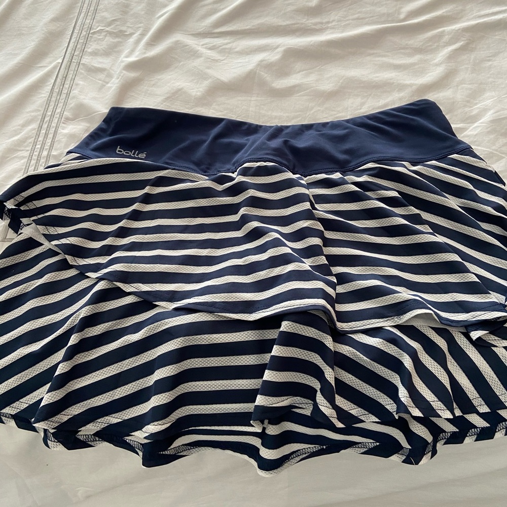 Bolle tennis skirt in navy and white.